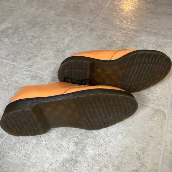 Dr Martens orange shoes - Picture 3 of 3
